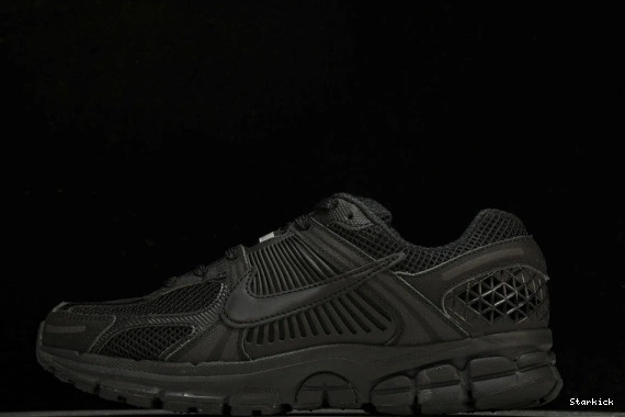NIKE BV1358-003 Triple Black (2023) ZOOM VOMERO 5 0910